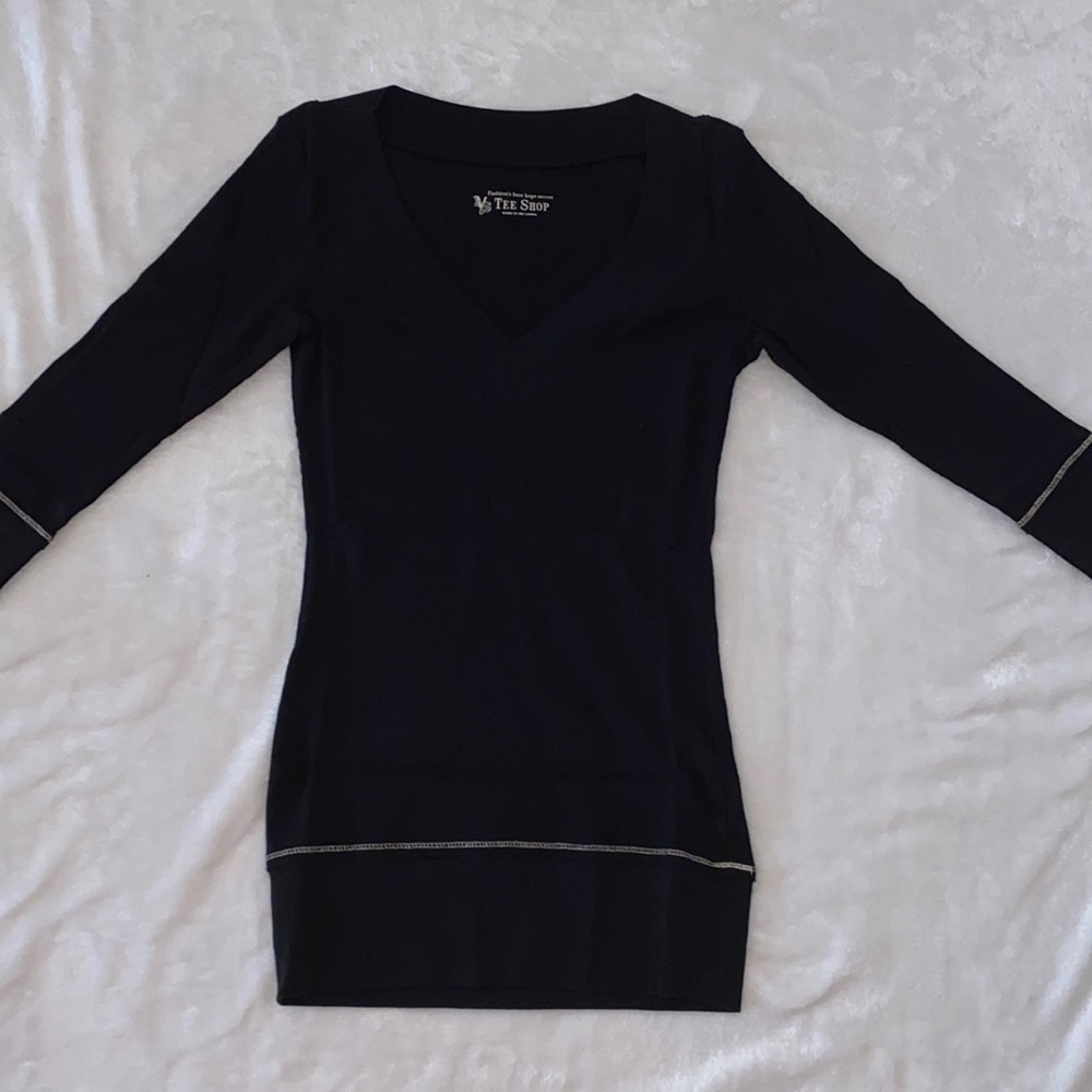 Black mid/long sleeve vneck